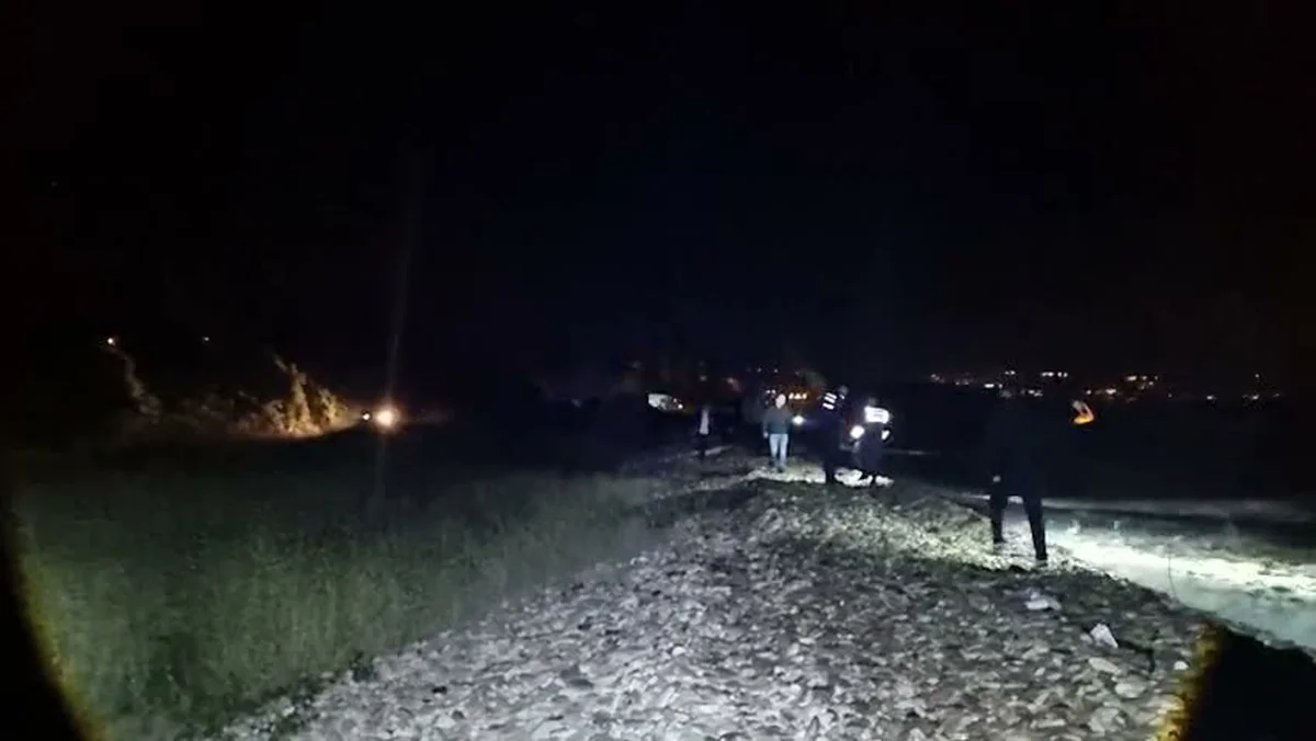 Sinop'ta alabora olan teknede bir polis memuru hayatını kaybetti, diğeri aranıyor