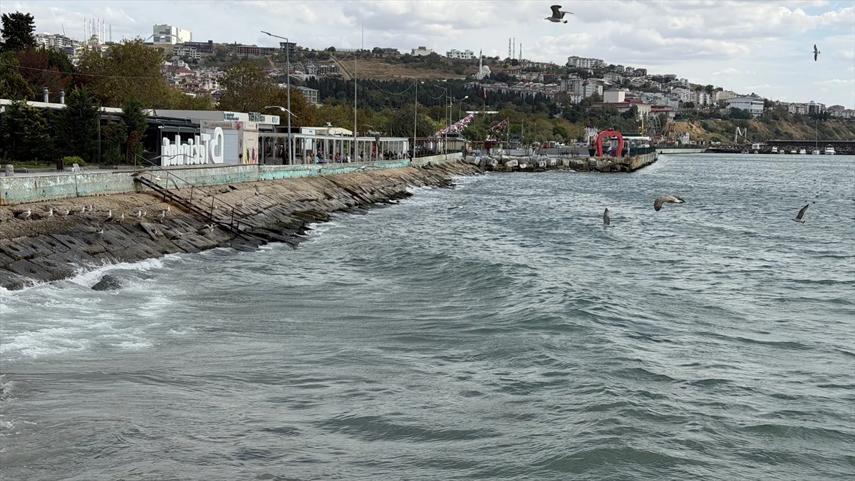 Tekirdağ'da 4 gündür fırtına deniz ulaşımını aksatıyor, 6 şilep ile tanker bekliyor