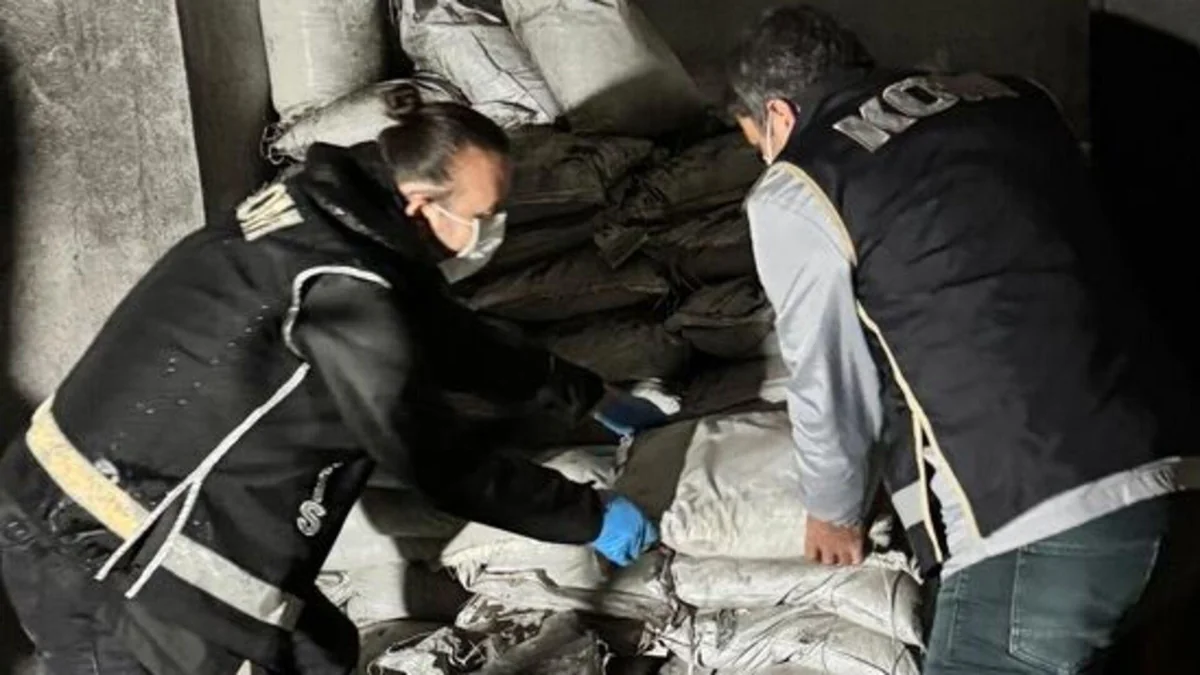 Uçak ve roket yapımında kullanılıyor... 800 bin dolara satacaklardı... Tam 8 ton!