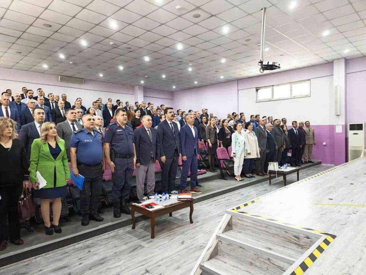 Yunusemre Kaymakamı Cantürk başkanlığında okul güvenliği toplantısı yapıldı