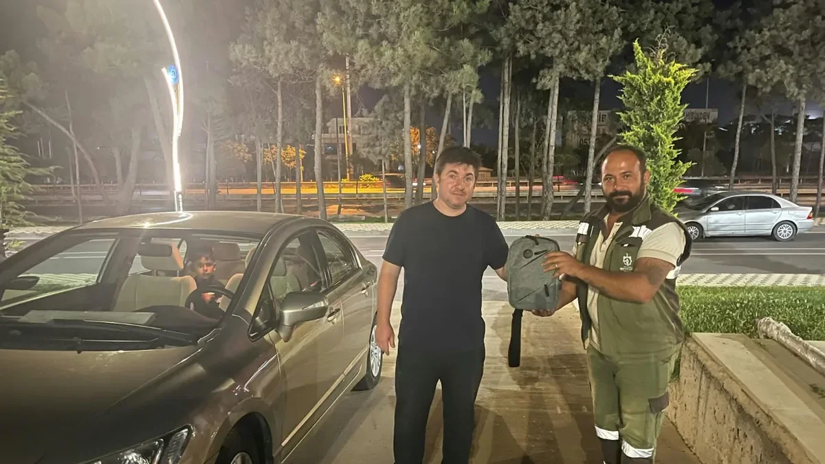 400 bin liralık çantayı buldu! Temizlik işçisinden örnek davranış