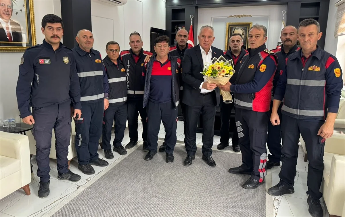 Amasya Taşova'da İtfaiye Haftası, sirenli şehir turu ve ziyaretle kutlandı