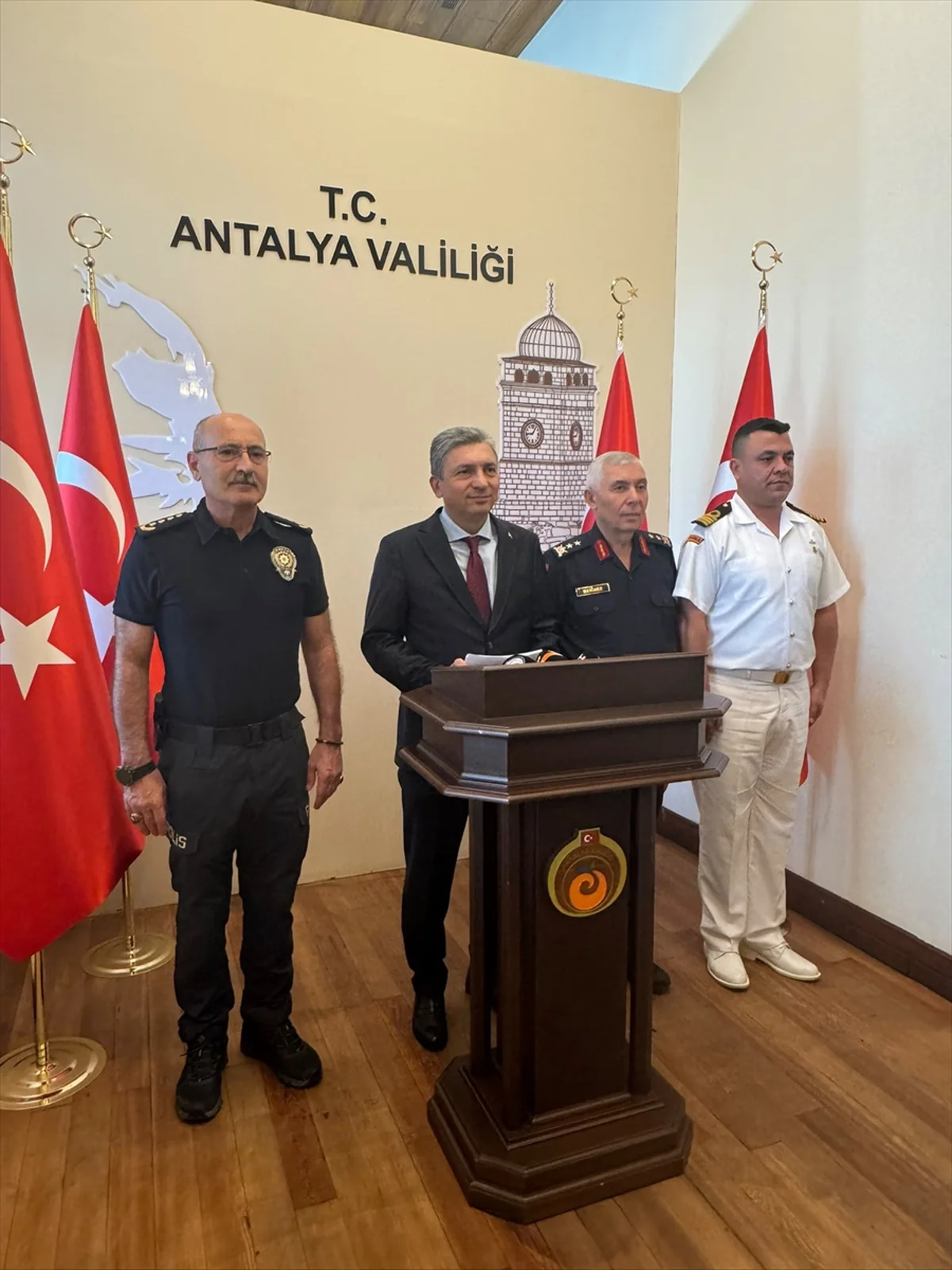 Antalya Valisi Şahin eylül asayiş bilançosunu açıkladı, trafikte 8 kişi öldü