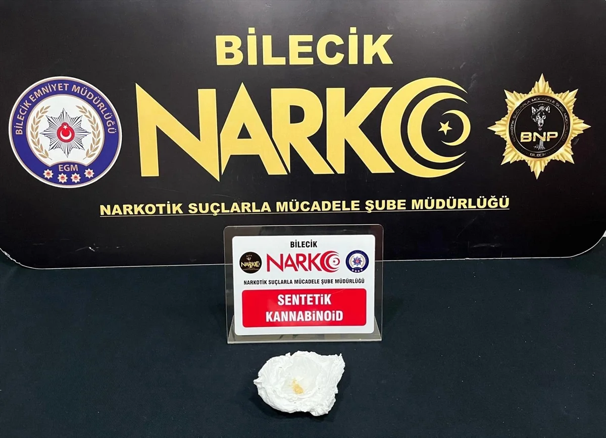 Bilecik'te polis, durdurduğu araçta sentetik uyuşturucu ham maddesi buldu