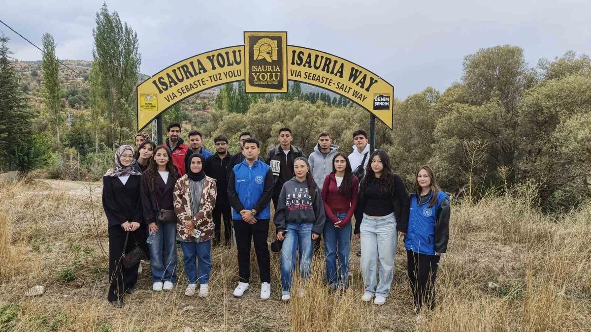 Bozkır'da üniversite öğrencileri İsauria Yolu'nda doğa yürüyüşü yaptı