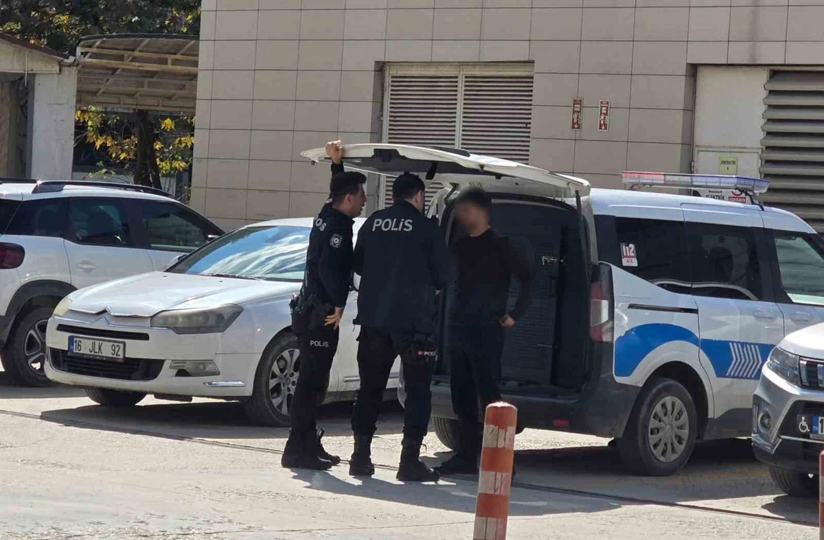 Bursa İnegöl'de okula tabancayla giren 24 yaşındaki şahıs gözaltına alındı