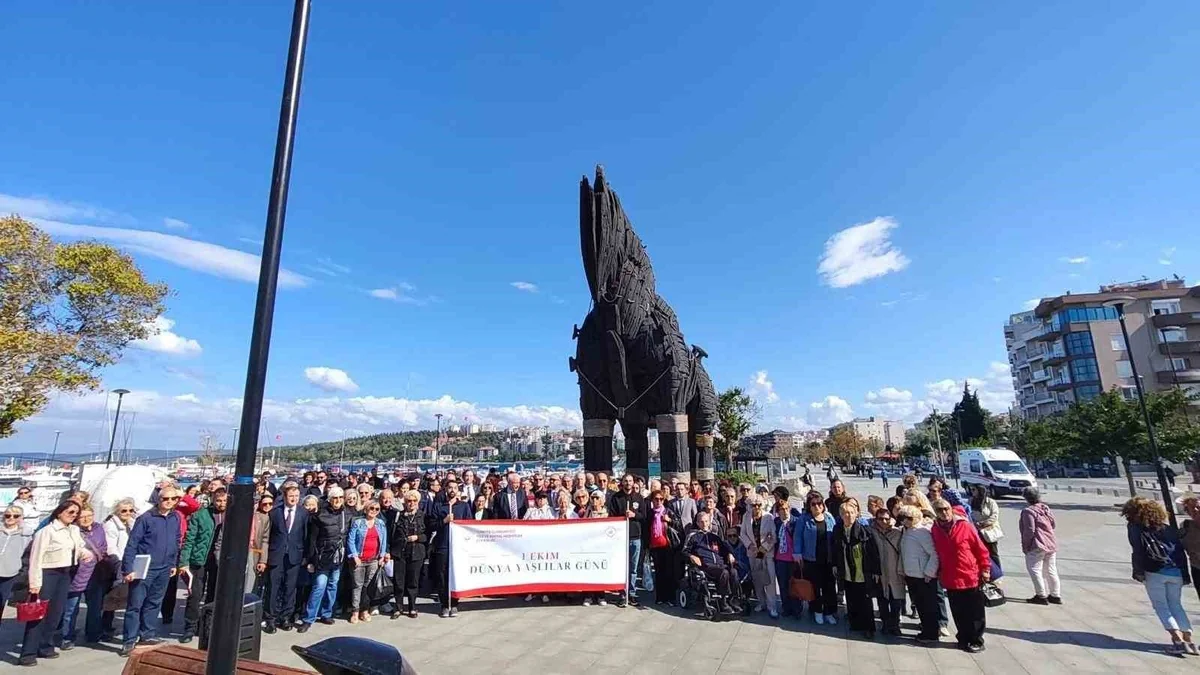 Çanakkale'de Dünya Yaşlılar Günü 81 ilde eş zamanlı yürüyüşle kutlandı