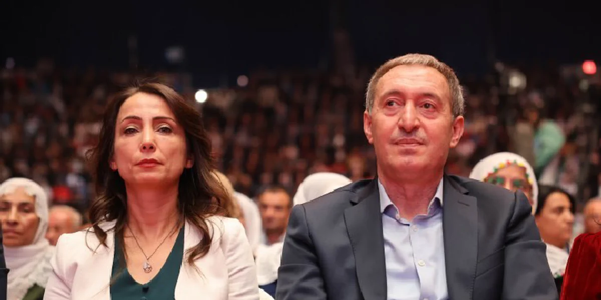DEM Parti Eş Genel Başkanları T24'e erişim engeline gazetecilik için tepki gösterdi