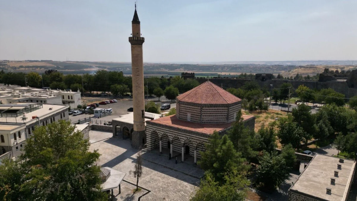 Diyarbakır ve Bingöl’de ihya edilen 6 cami, cuma namazıyla kapılarını açıyor
