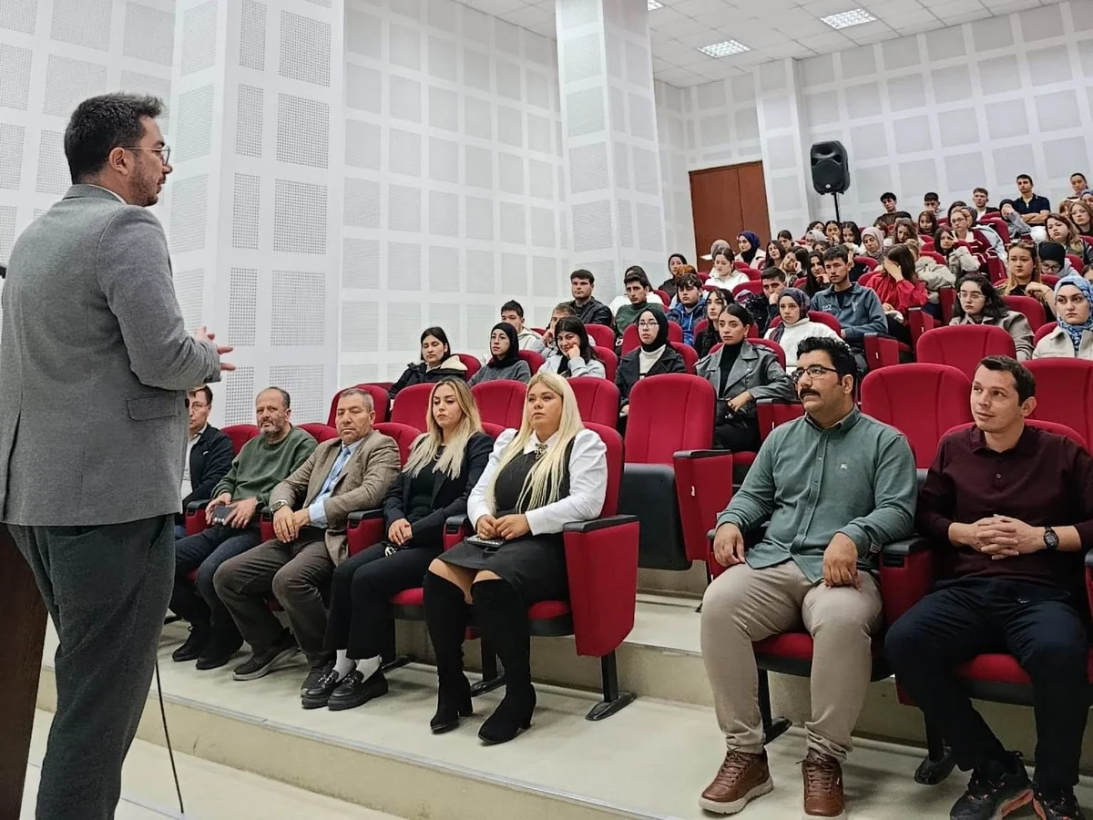DPÜ Emet MYO'da birinci sınıf öğrencilerine oryantasyon eğitimi düzenlendi