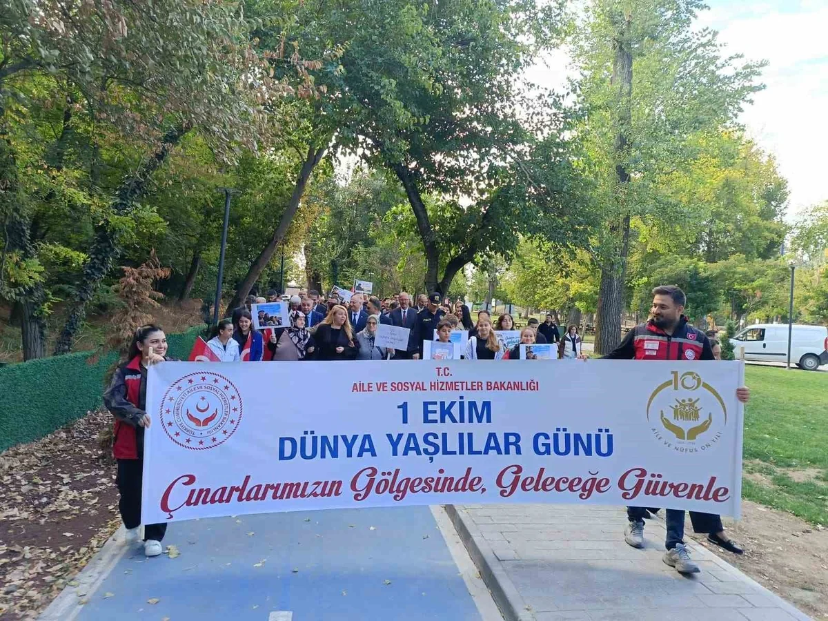Dünya Yaşlılar Günü'nde Edirne'de 81 ille eş zamanlı farkındalık yürüyüşü düzenlendi