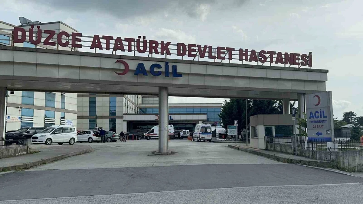 Düzce'de silah fabrikasında 27 işçi gıda zehirlenmesi şüphesiyle hastaneye gitti