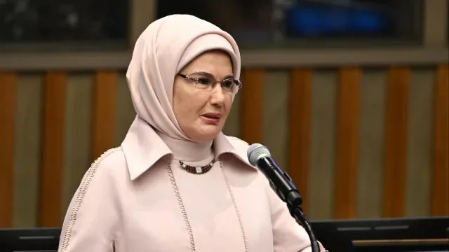 Emine Erdoğan: “Büyüklerimizin yanında olmak, bizi biz yapan değerlerin gereğidir”