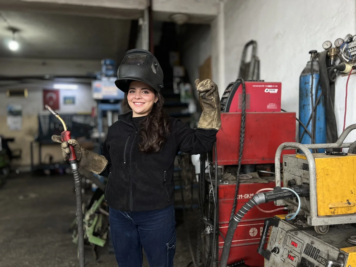 Fatma Sena Karaveli, 18 yaşında bin kişilik bölümün tek kadın kaynakçısı oldu