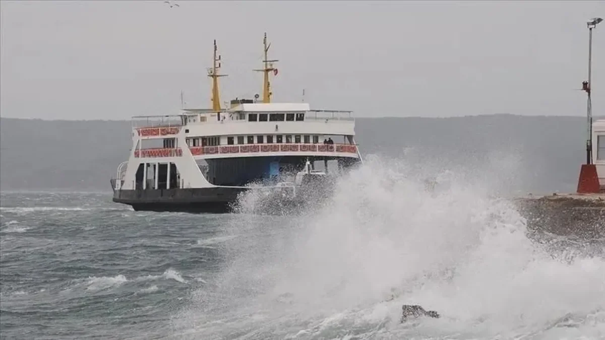 Gökçeada ve Bozcaada'da feribot seferlerine hava engeli! O seferler iptal edildi
