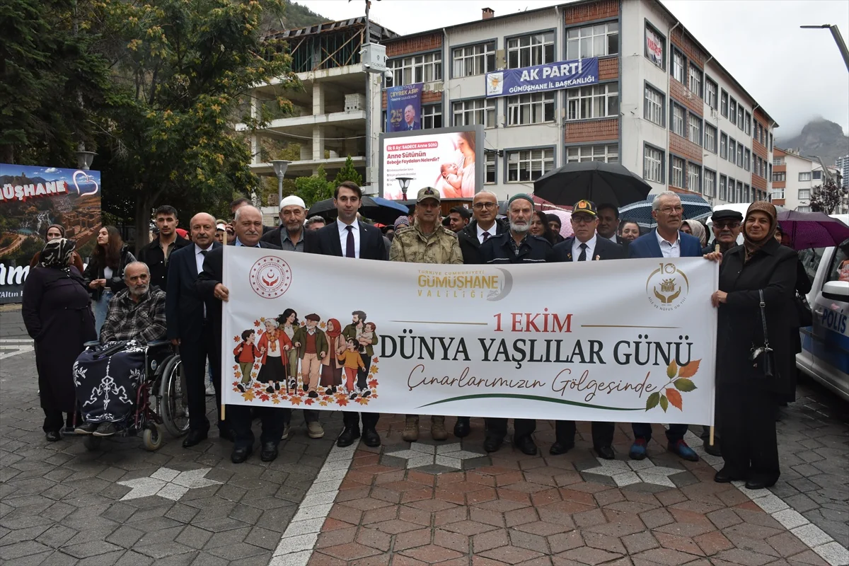 Gümüşhane'de 1 Ekim Dünya Yaşlılar Günü yürüyüşü Atatürk Parkı'nda sona erdi