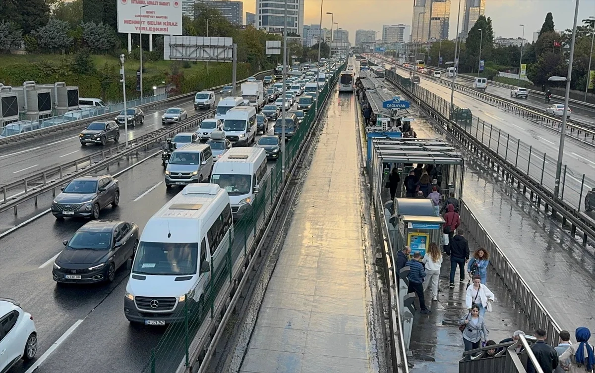 İstanbul'da akşam saatlerinde trafik yoğunluğu yüzde 81'e çıktı