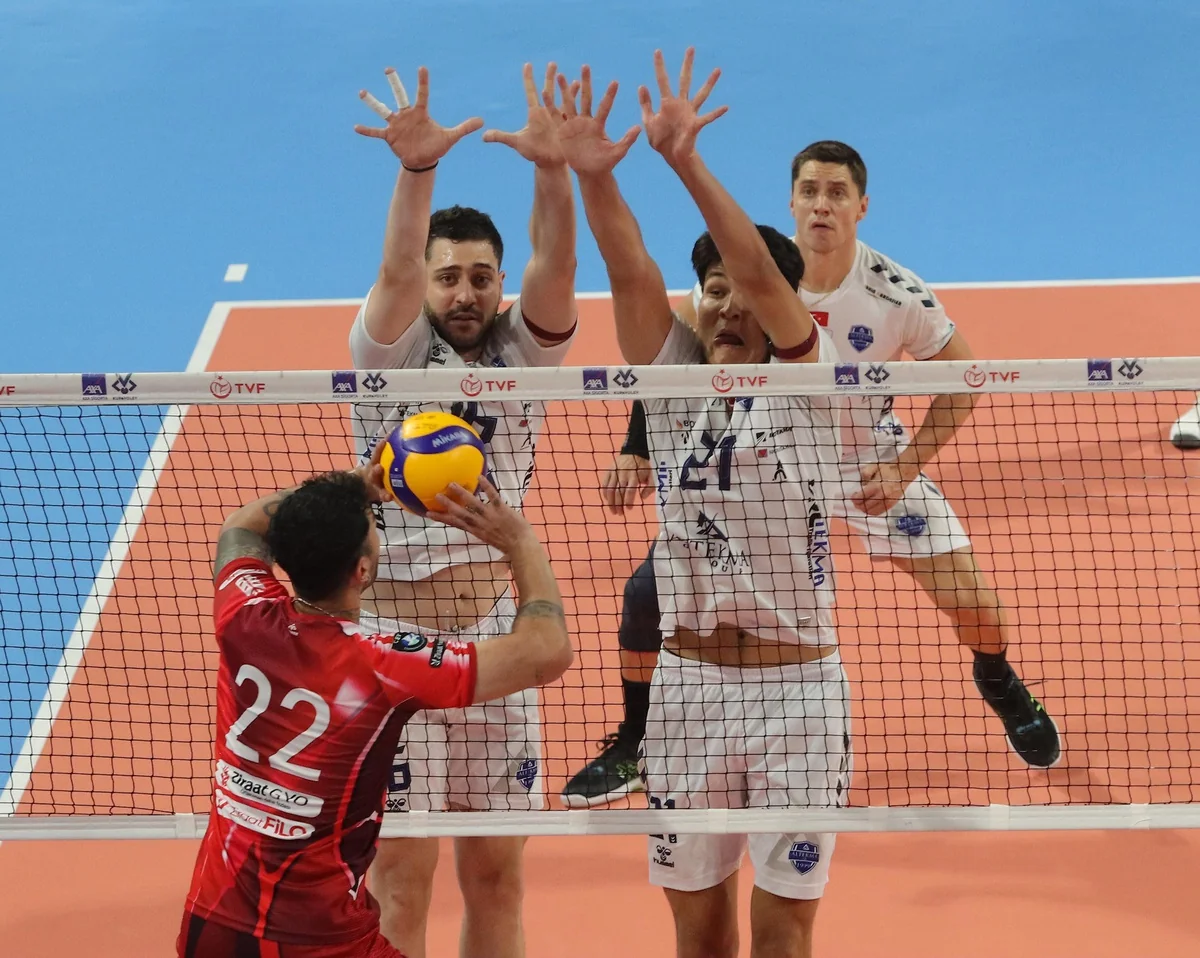 İzmir'de Ziraat Bankkart, TÜGİAD Ege Uluslararası Voleybol Turnuvası'nı kazandı