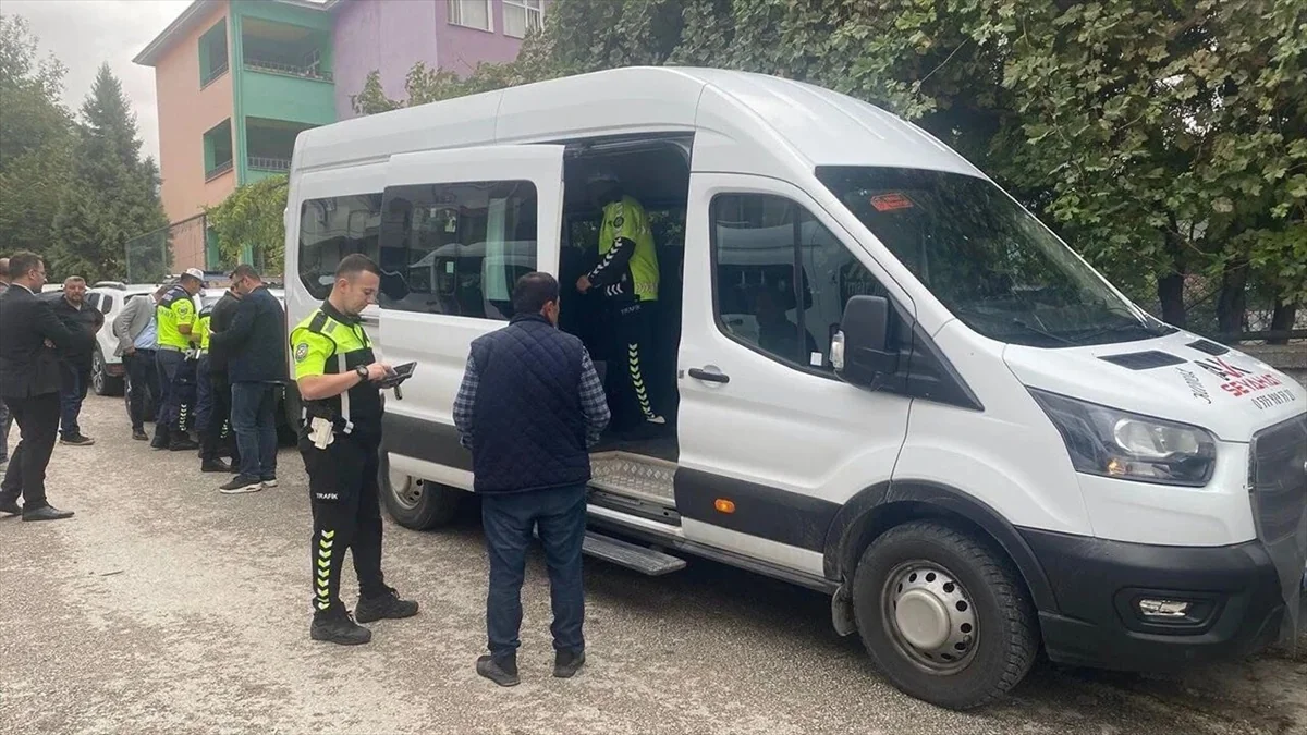 Kargı'da okul servis personeline eğitim verildi, araçlar denetlendi