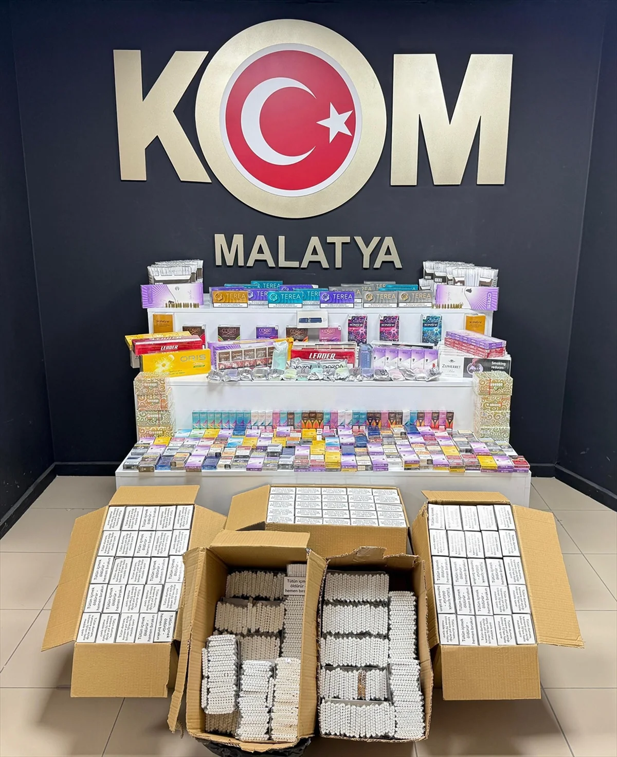 Malatya polisi kaçakçılık operasyonunda 63 bin 900 bandrolsüz makaron ele geçirdi