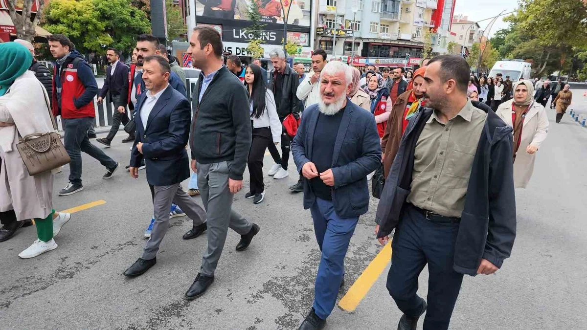 Niğde'de Yaşlılar Günü yürüyüşü düzenlendi, Vali Yardımcısı gençlere seslendi