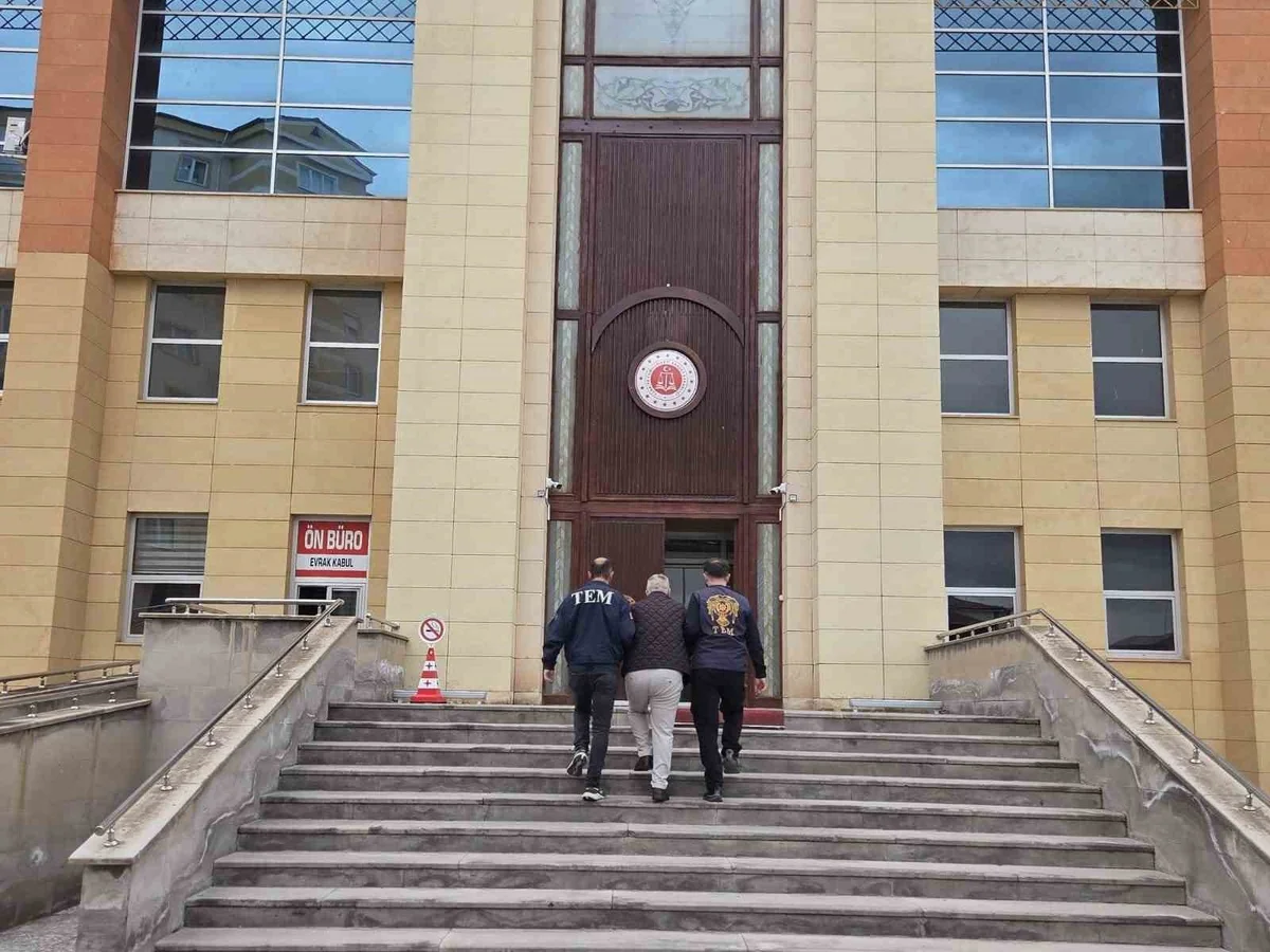 Sivas Şarkışla'da 19 yıl 9 ay cezalı firari hükümlü yakalanıp cezaevine gönderildi