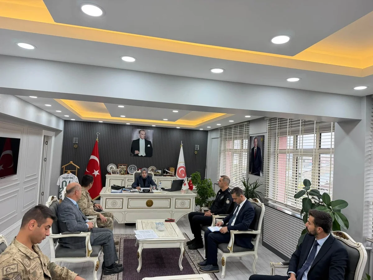 Taşlıçay'da okul güvenliği toplantısında öğrenci güvenliği için kararlar alındı