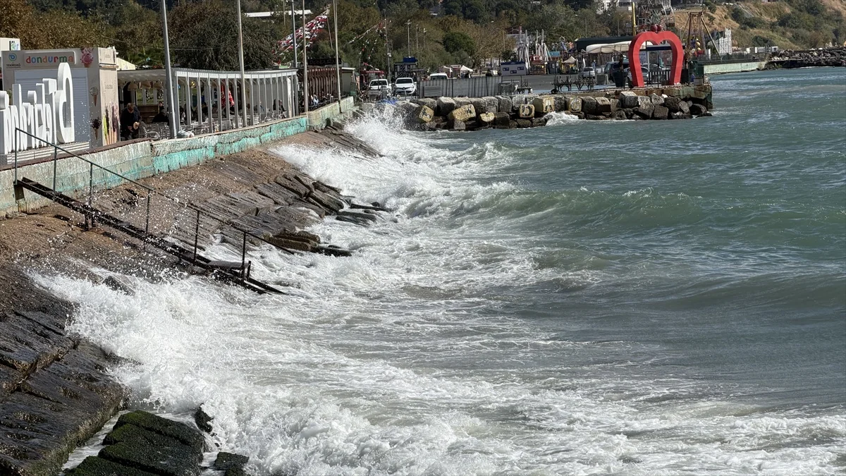 Tekirdağ açıklarında 5 şilep ve tanker poyraz nedeniyle bekliyor