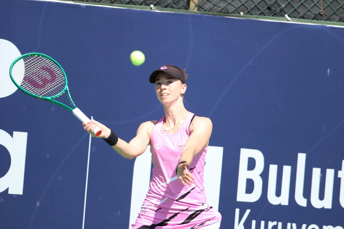 WTA 125 Adana Open'da Çağla Büyükakçay, İtalyan Stefanini'ye yenilerek elendi