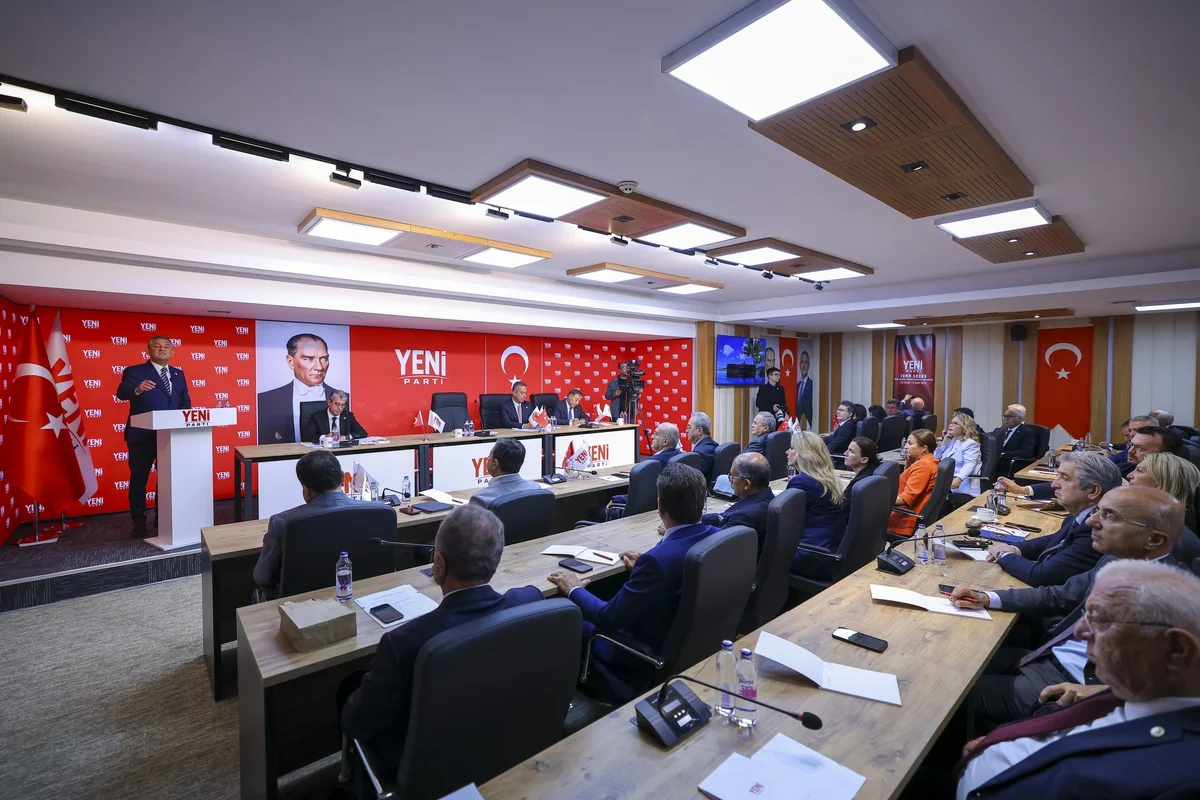 YENİ Parti'nin 91 milletvekili, yasama yılı öncesi Özgür Özel başkanlığında toplandı