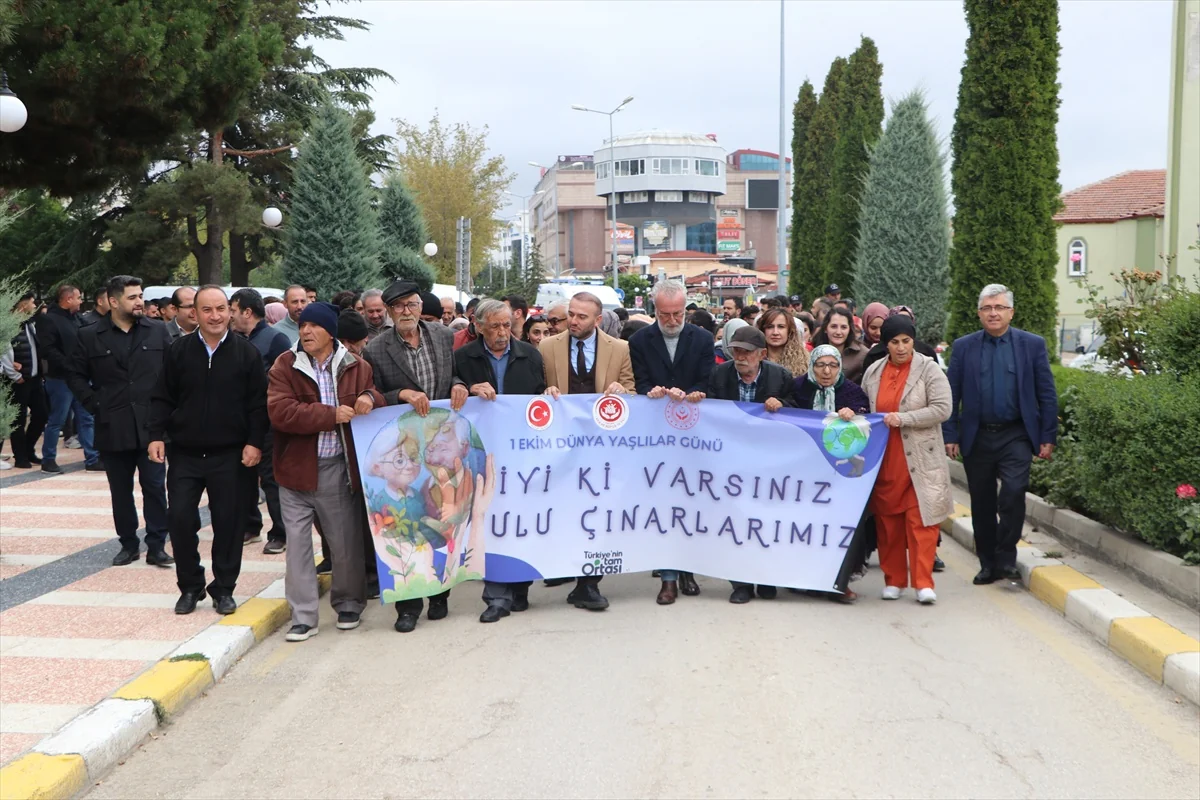 Yozgat ve Niğde'de yaşlılar ile gençler Dünya Yaşlılar Günü için yürüdü
