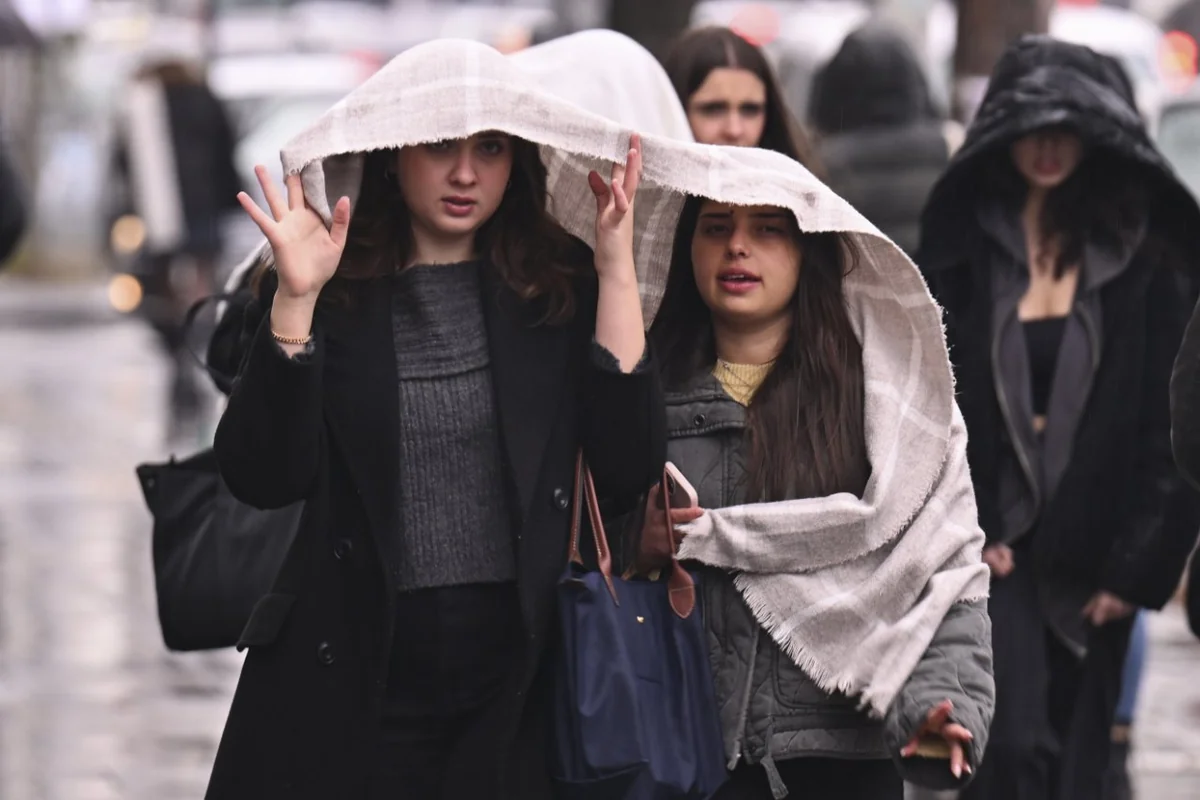 11 kentte alarm: İstanbul için saat verildi! Hem fırtına hem sağanak geliyor
