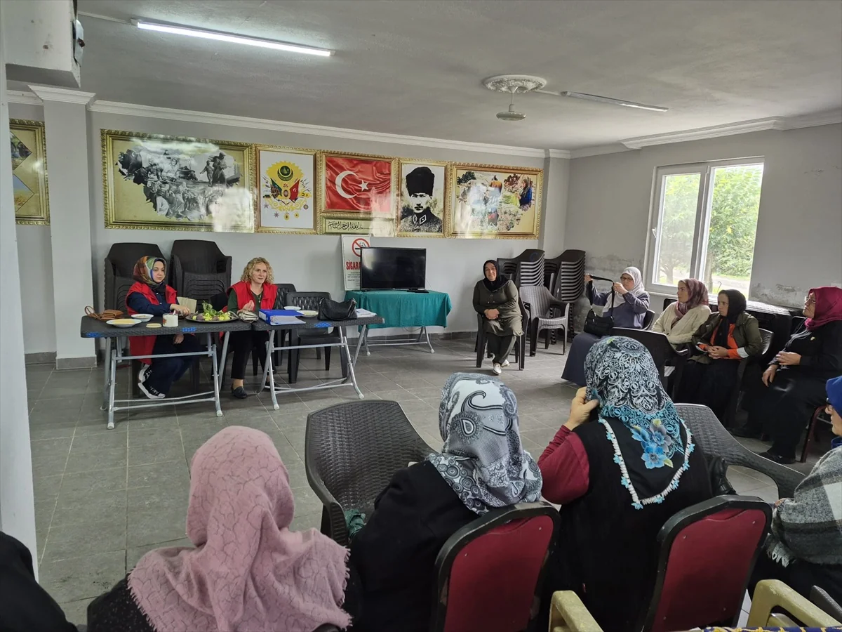 19 Mayıs İlçe Tarım ve Orman Müdürlüğü Çandır'da kadın çiftçilere su tasarrufunu anlattı