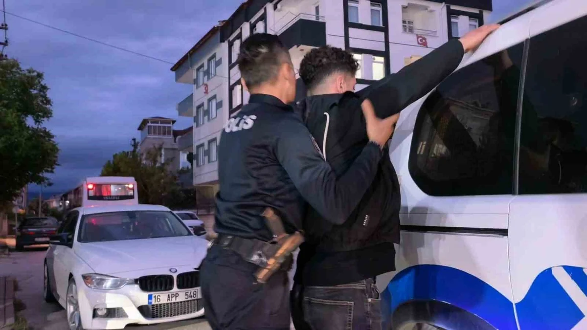 Bursa İnegöl'de ehliyet sınavında kopya düzeneğiyle yakalanan adayın sınavı sona erdi