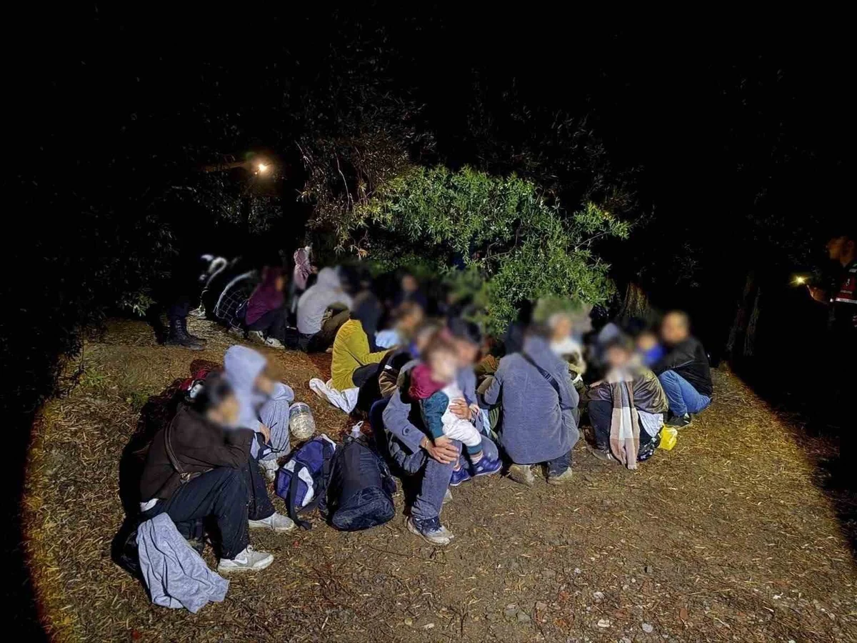 Çanakkale'de jandarmanın 6 operasyonunda 2 organizatör, 51 kaçak göçmen yakalandı