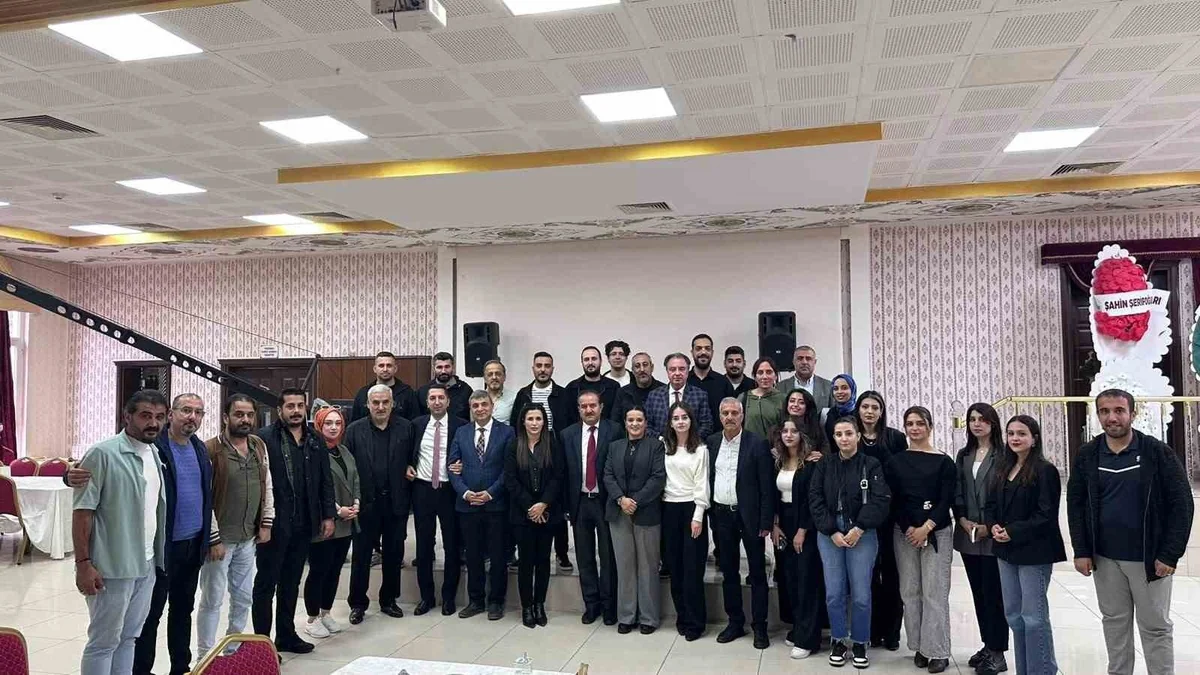 Elazığ'da spor basınıyla buluşan Kemal Çağlayan'a 58 numaralı forma hediye edildi