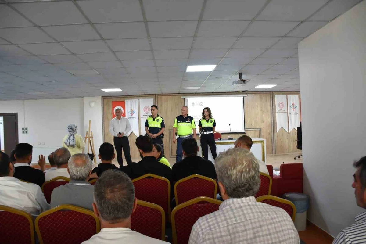 Emniyet ve Jandarma, Batman'da servis şoförlerine ve rehberlere trafik eğitimi verdi
