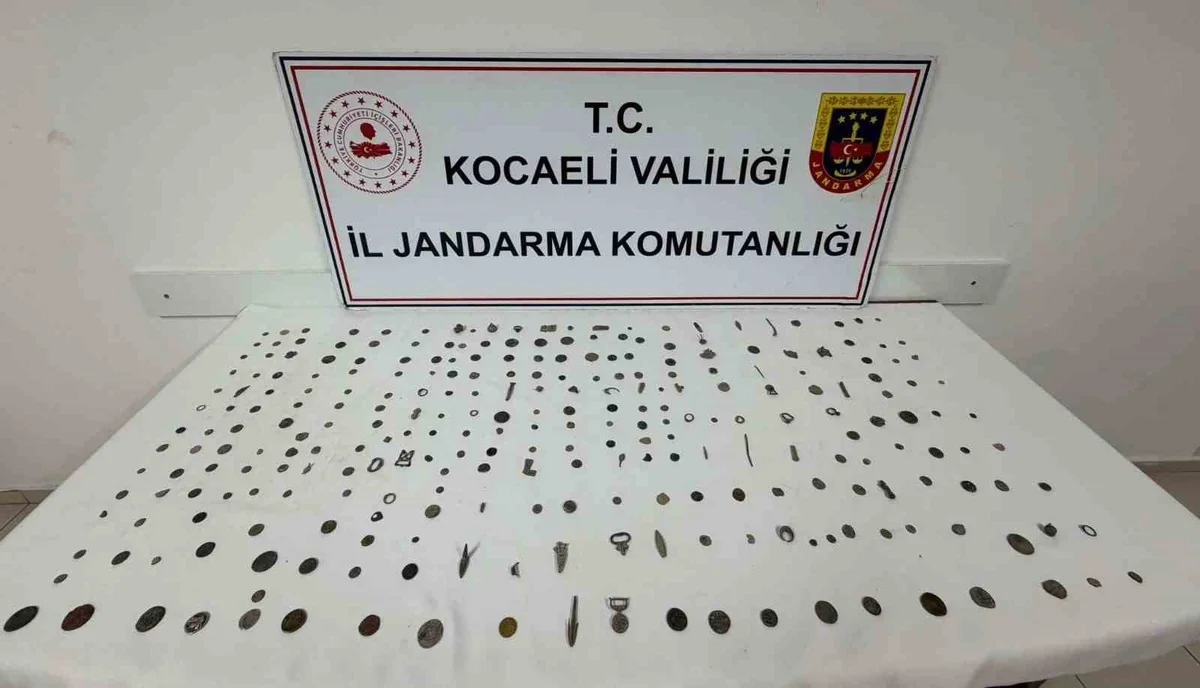 Kocaeli'de jandarma operasyonunda 6 ton 250 kilogram tütün ve 511 tarihi eser bulundu
