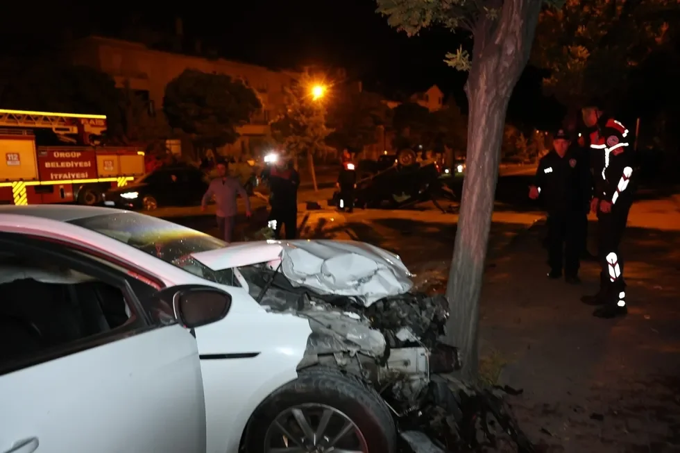 Nevşehir'de yarış yapan 2 otomobil dehşet saçtı! 6 yaralı - 1