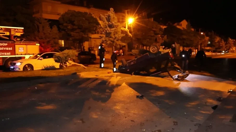 Nevşehir'de yarış yapan 2 otomobil dehşet saçtı! 6 yaralı - 2
