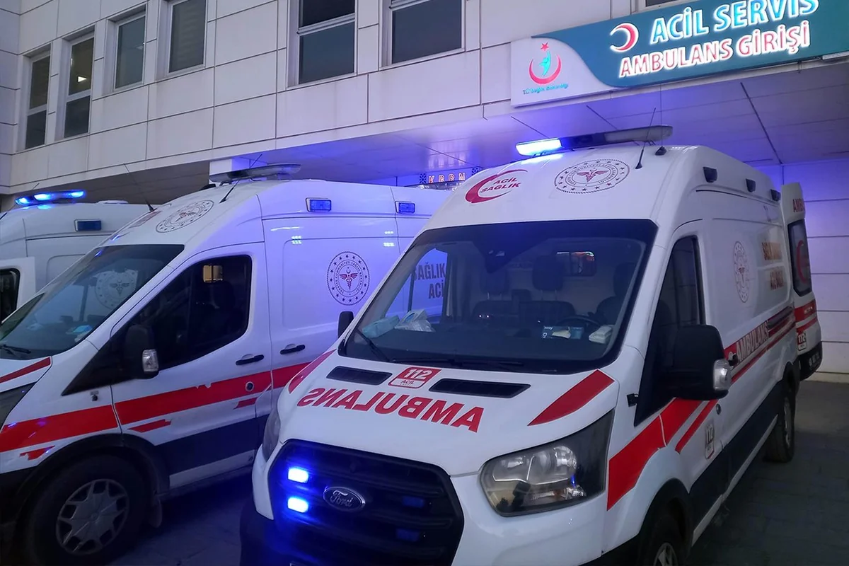 Otomobil köprüden uçtu: 2 ölü