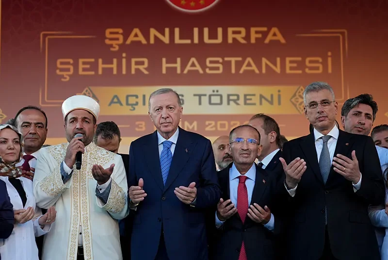 Başkan Recep Tayyip Erdoğan, fon soruşturmasına ilişkin, ʺBirinci önceliğimiz, Türkiye ekonomisine zarar gelmesin. İkinci önceliğimiz, her kim haksız kazanç elde etmişse, bunun hesabını adalete versin.ʺ dedi.(Foto: AA)