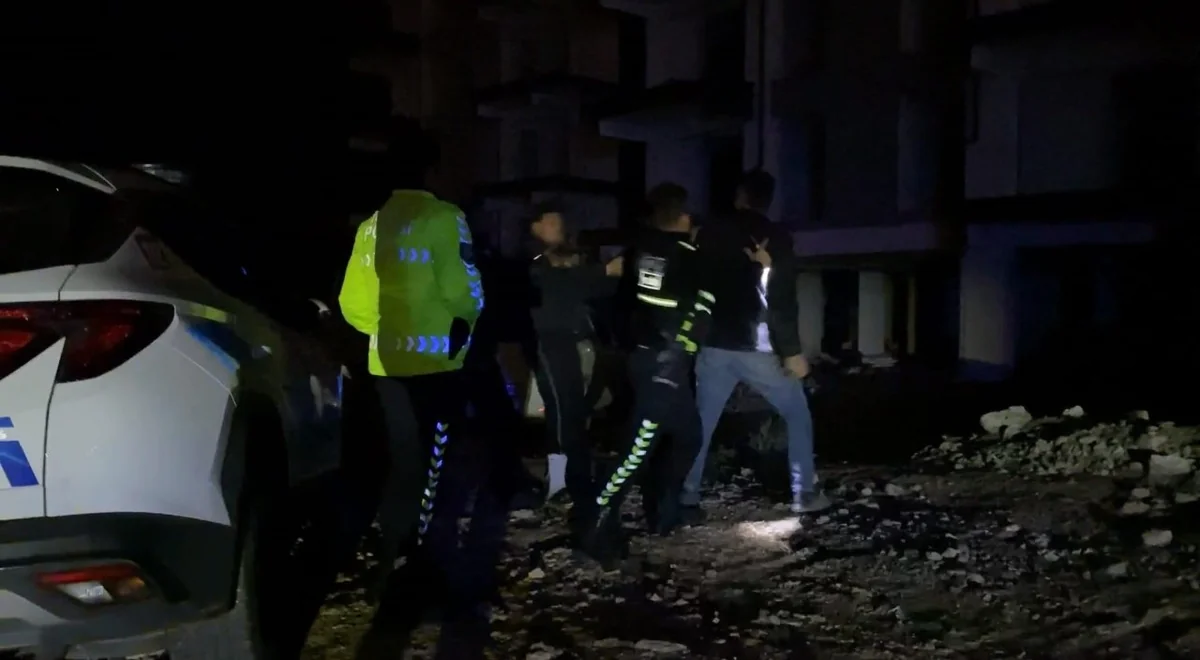 Bursa'da polisten kaçan şahıslar birbirine girdi: "Ben sürmedim" kavgası kamerada
