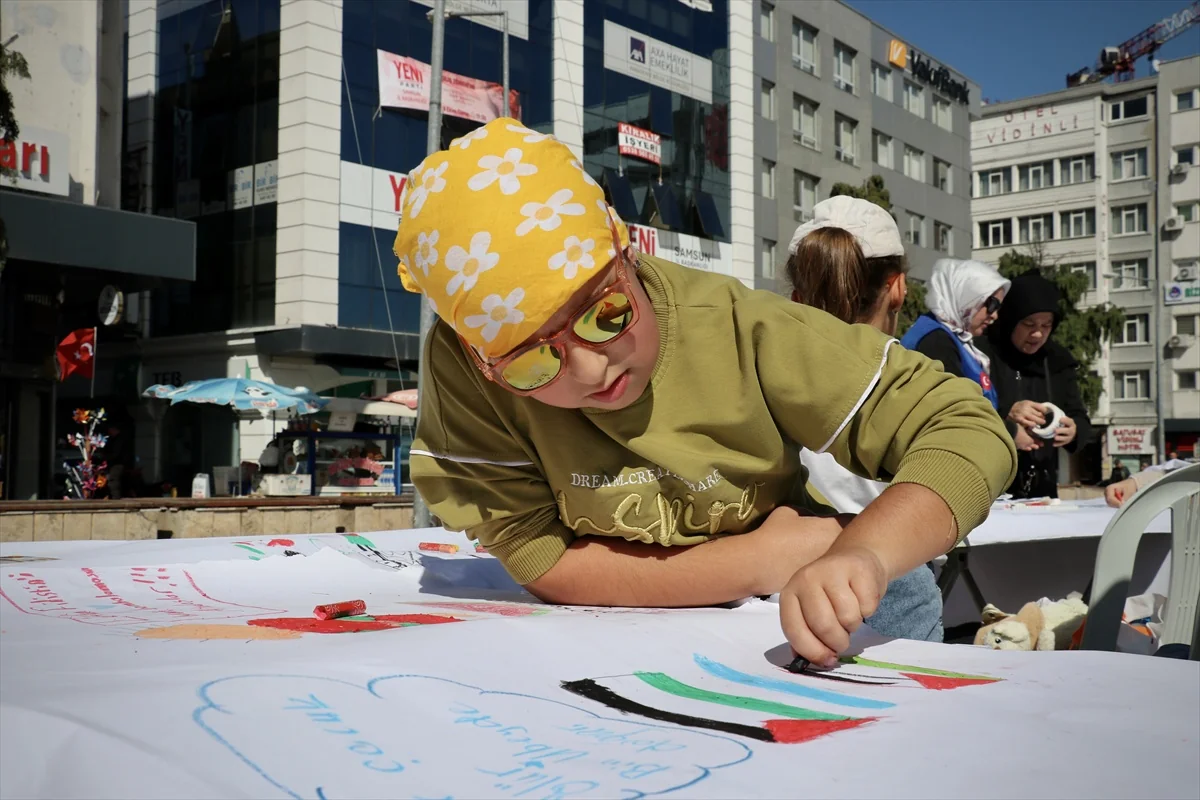 Çocuklar Samsun, Kastamonu ve Amasya'da Filistinli akranları için resim çizdi