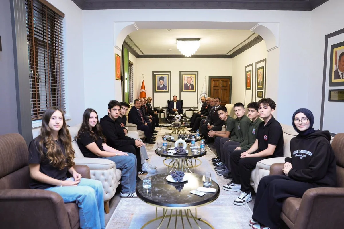 Erzincan Valisi Aydoğdu, Bizim Gök Kubbemiz öğrencilerini ağırladı