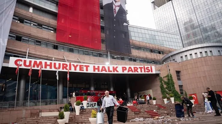 Eski yönetimin enkazı kaldırılıyor: Özel ekibinin CHP'ye faturası 500 milyon TL