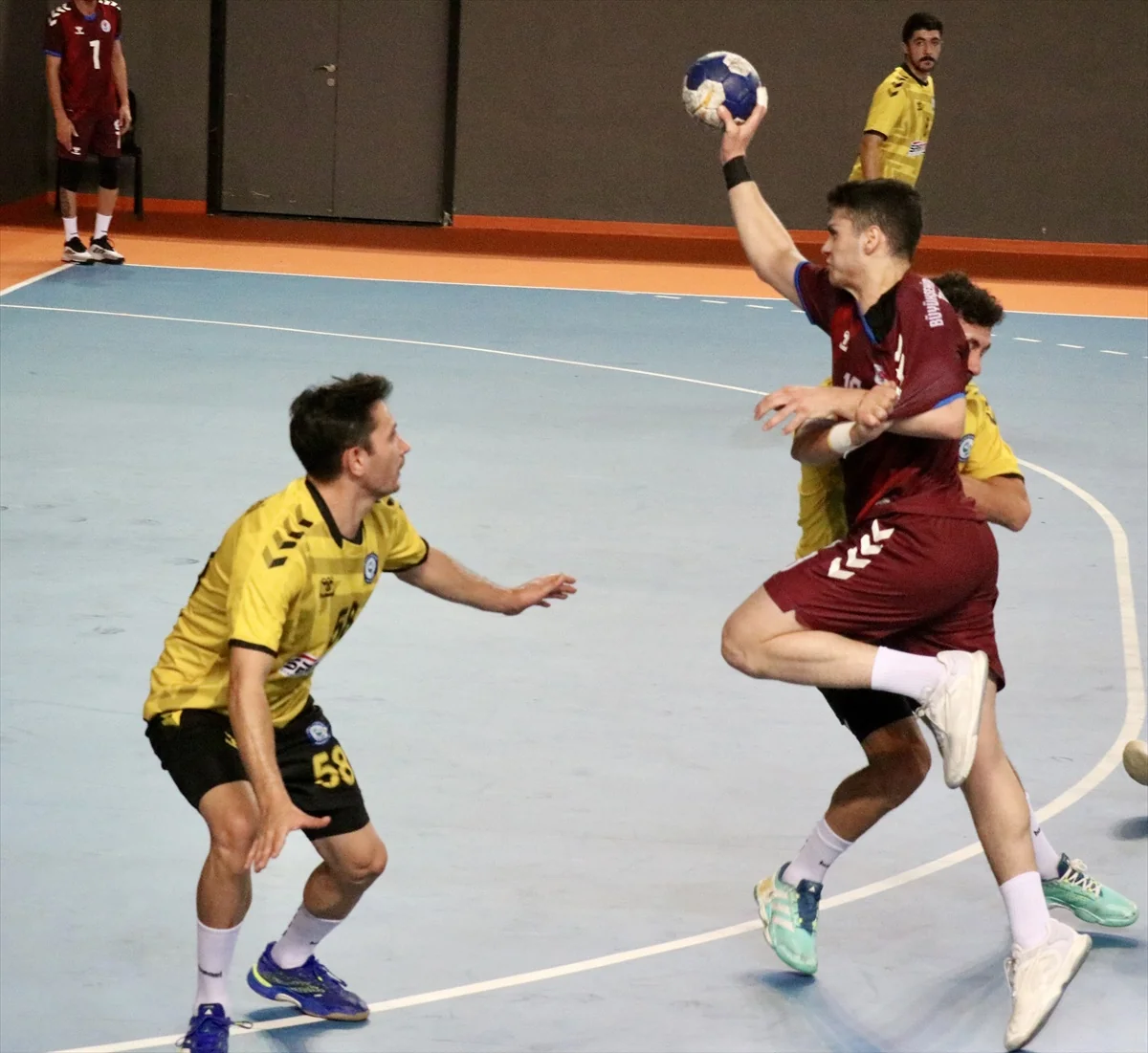 Hentbol Erkekler Süper Lig 6. haftasında Güneysuspor ile Göztepe 26-26 berabere kaldı