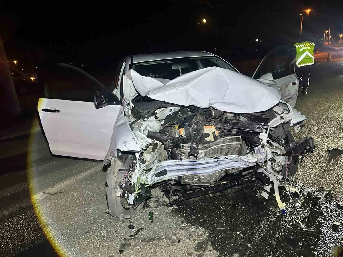 Keşan'ın Mecidiye köyünde çarpışan iki otomobilde 5 kişi yaralandı