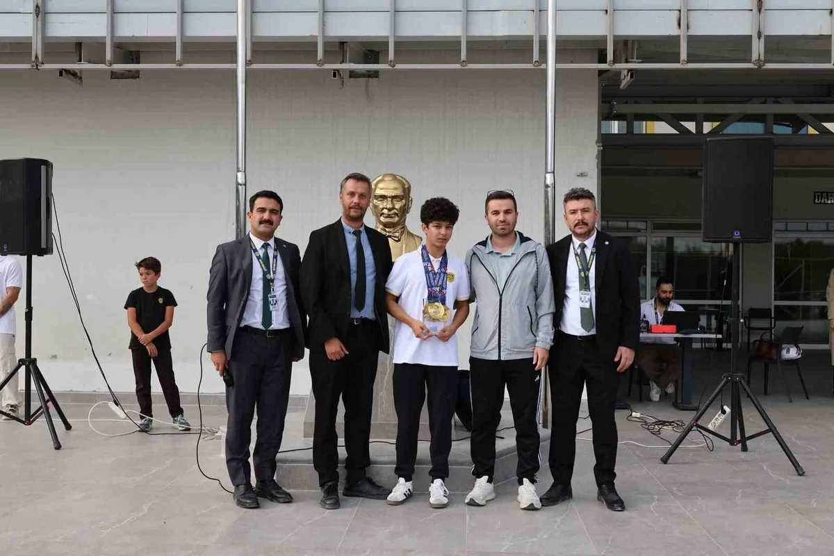 Milli masa tenisi sporcusu Rüzgar Alp Yalçınkaya, Hannover'de 4 altın madalya kazandı