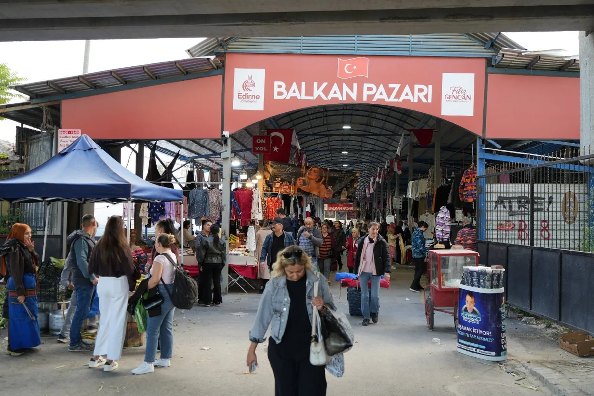 Ne bulurlarsa alıyorlar! Sınır kentimize turist akını, esnaf bayram ediyor